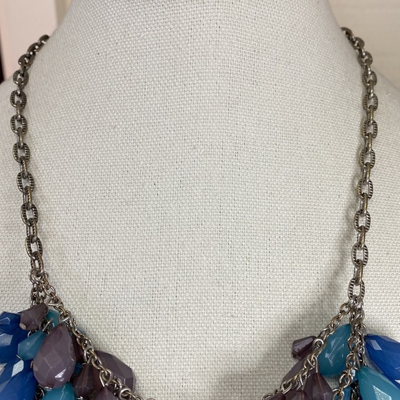 Drippy clustered teardrop faceted bead blue tones necklace - Picture 4 of 5